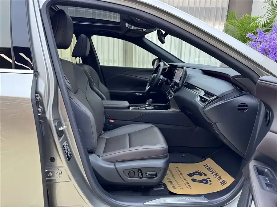 Lexus RX 2023 350h 4WD Pure Edition 2023 — миниатюра 4
