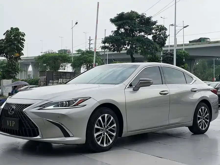 Lexus ES 2022