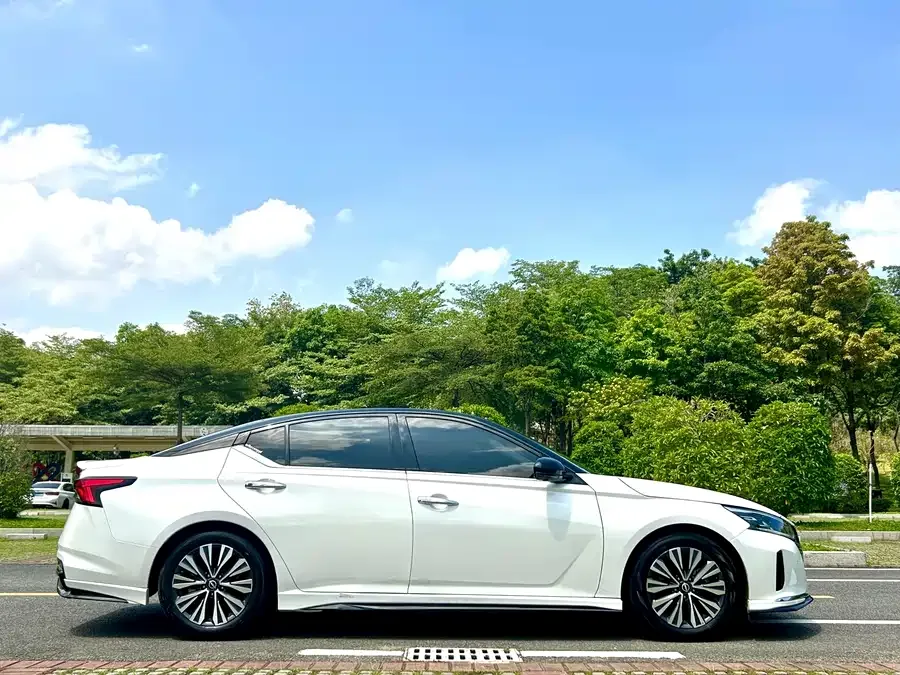 Nissan Altima Teana 2022 2.0L XL-Upr Premium Edition 2024 — миниатюра 2