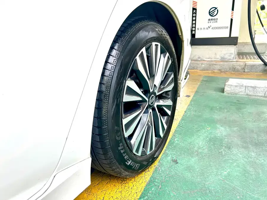 Nissan Altima Teana 2022 2.0L XL-Upr Premium Edition 2024 — миниатюра 5