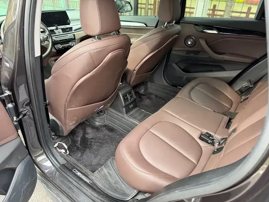 BMW X1 2022 sDrive25Li Leading Edition 2022 — миниатюра 3