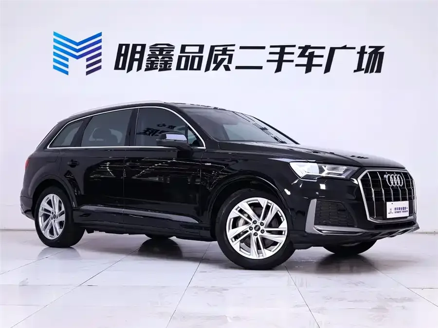 Audi Q7 2023 45 TFSI quattro S line sports model 2023 — миниатюра 2