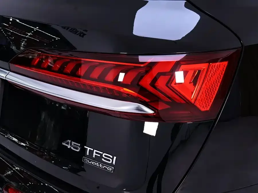 Audi Q7 2023 45 TFSI quattro S line sports model 2023 — миниатюра 3