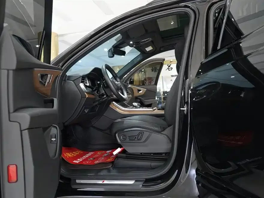 Audi Q7 2022 55 TFSI quattro S line Ice and Snow Sports Edition 2022 — миниатюра 2