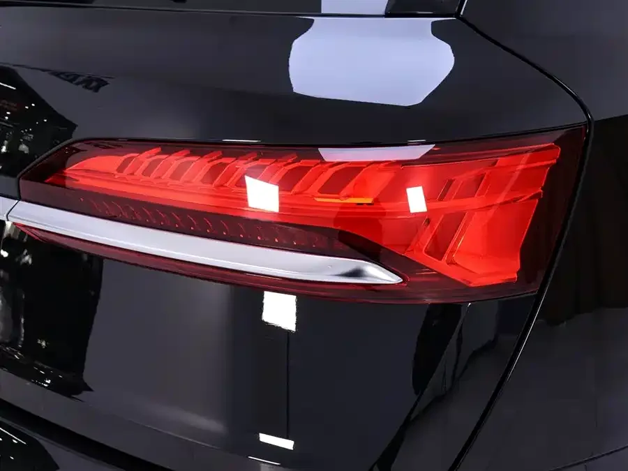 Audi Q7 2024 55 TFSI quattro S line sports model 2024 — миниатюра 3