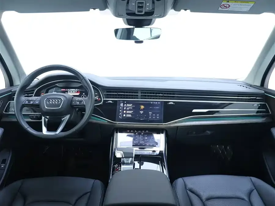 Audi Q7 2024 55 TFSI quattro S line sports model 2024 — миниатюра 4