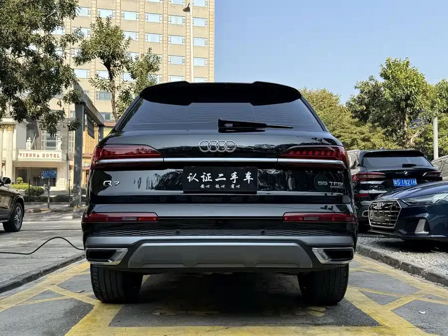 Audi Q7 2023 55 TFSI quattro S line sports model 2023 — миниатюра 3