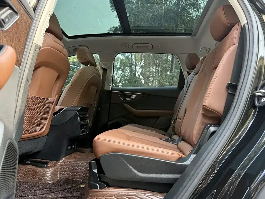 Audi Q7 2023 55 TFSI quattro S line sports model 2023 — миниатюра 4