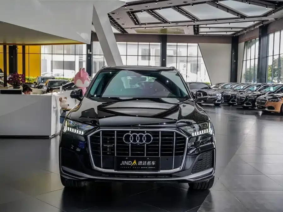 Audi Q7 2023 45 TFSI quattro S line sports model 2024 — миниатюра 2