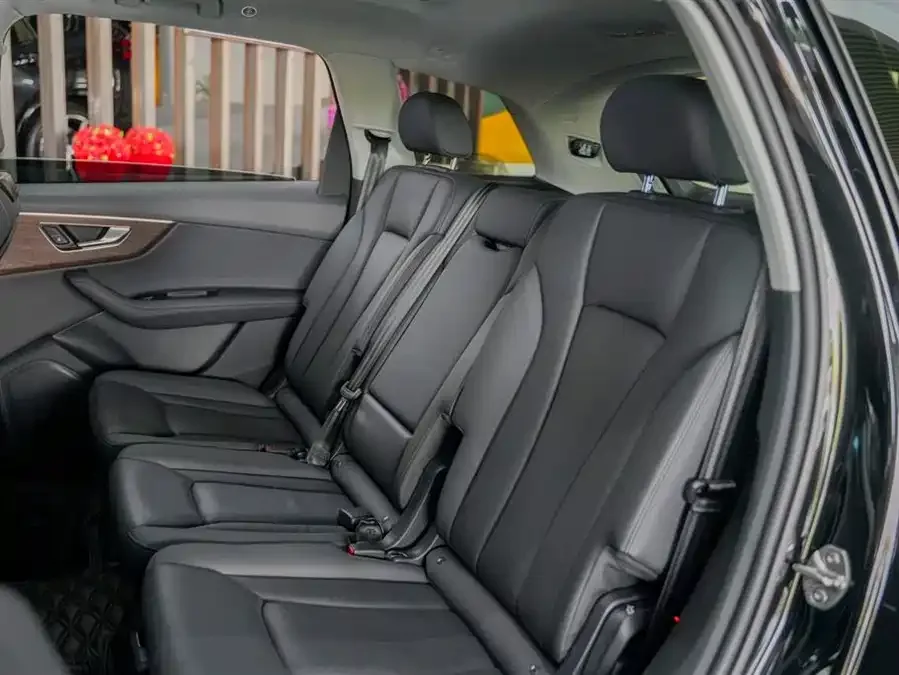 Audi Q7 2023 45 TFSI quattro S line sports model 2024 — миниатюра 4