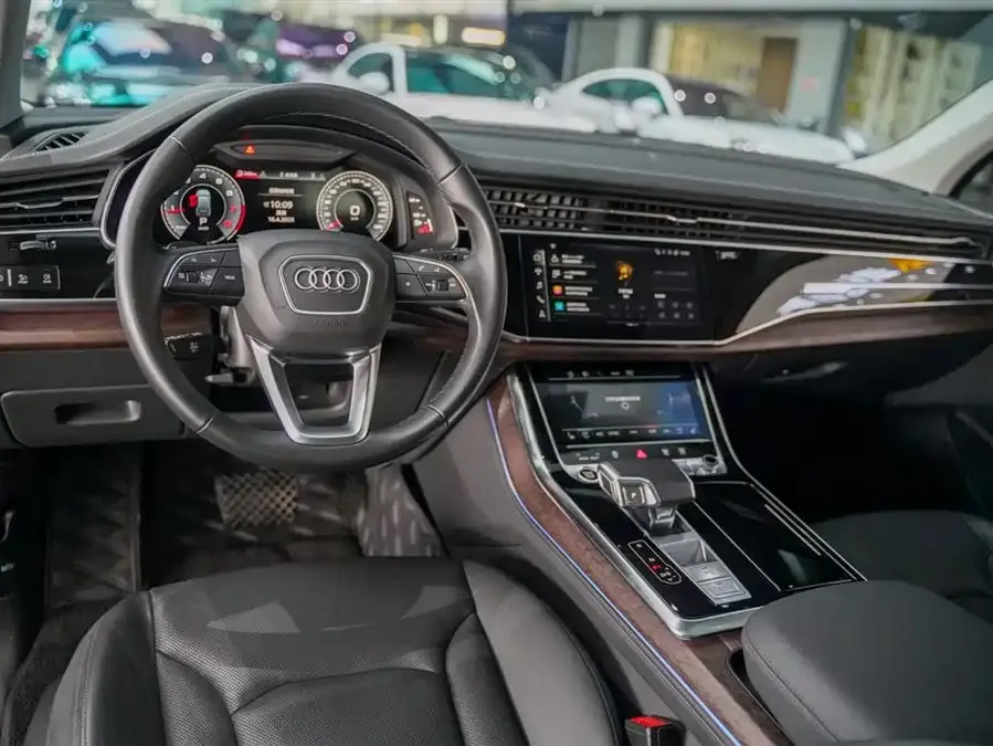 Audi Q7 2023 45 TFSI quattro S line sports model 2024 — миниатюра 5