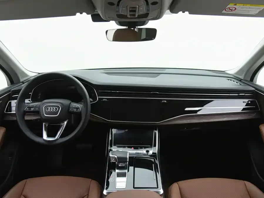 Audi Q7 2023 55 TFSI quattro S line sports model 2024 — миниатюра 2