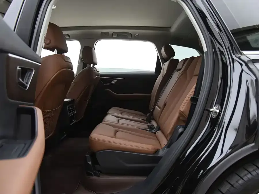Audi Q7 2023 55 TFSI quattro S line sports model 2024 — миниатюра 3