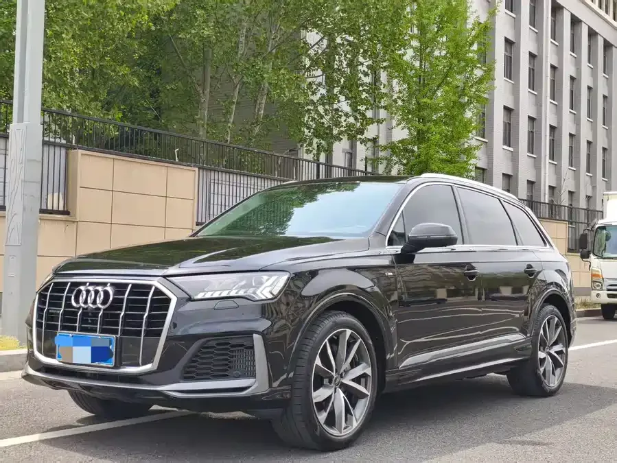 Audi Q7 2023 55 TFSI quattro S line sports model 2024 — миниатюра 4