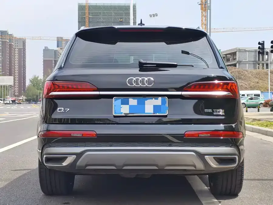 Audi Q7 2023 55 TFSI quattro S line sports model 2024 — миниатюра 5