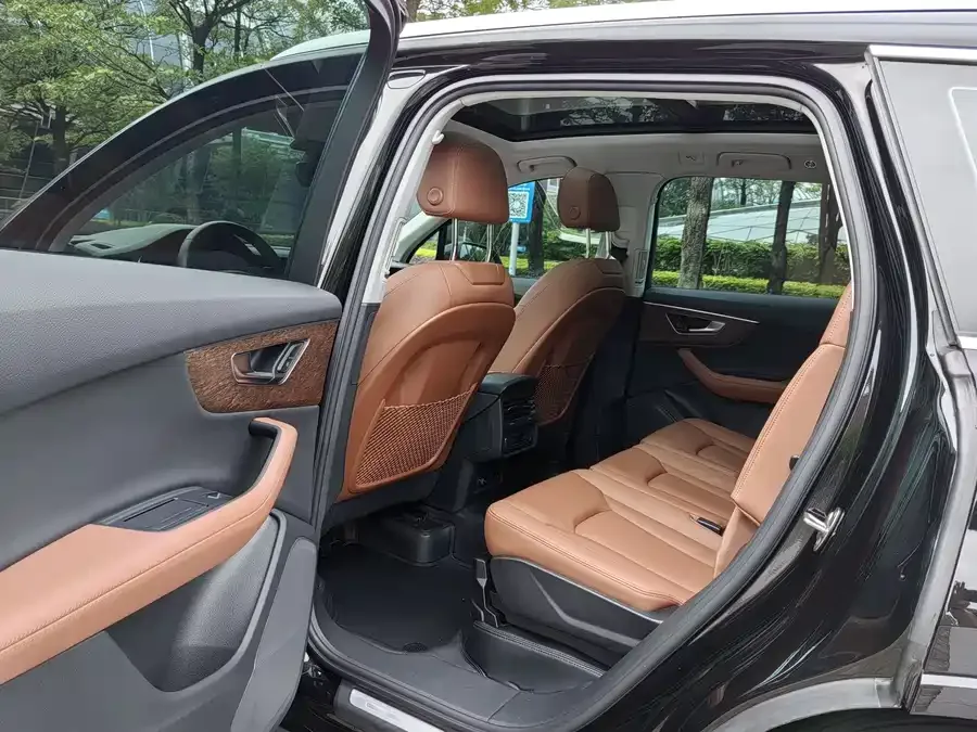 Audi Q7 2024 45 TFSI quattro S line sports model 2024 — миниатюра 5