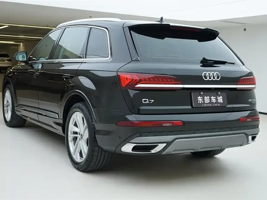 Audi Q7 2023 45 TFSI quattro S line sports model 2023 — миниатюра 2