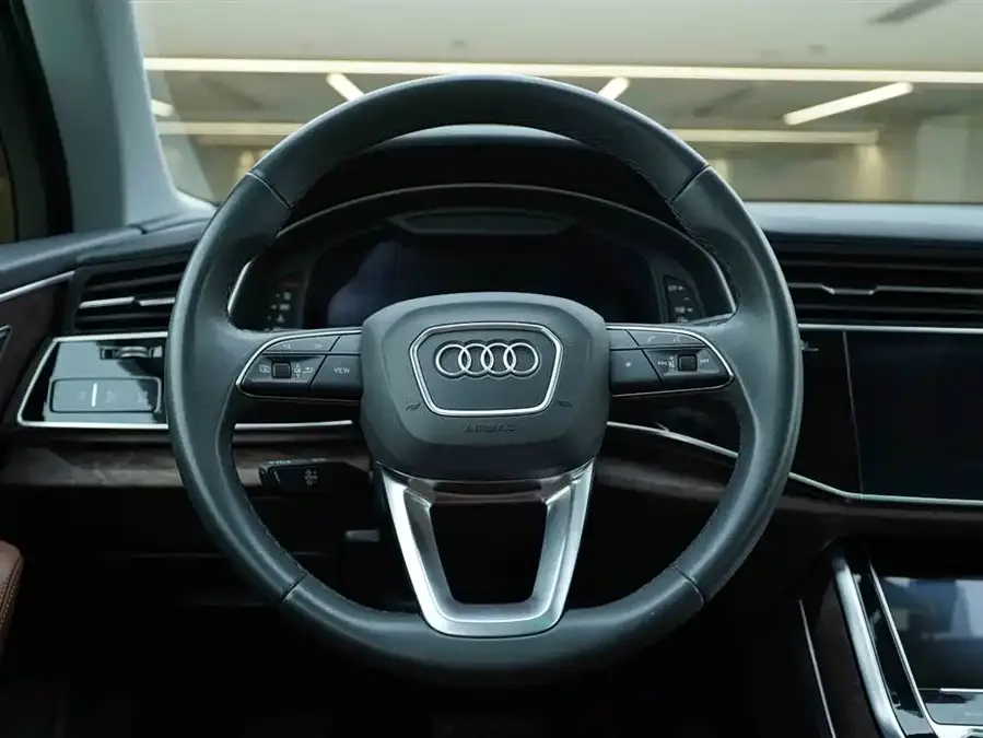 Audi Q7 2023 45 TFSI quattro S line sports model 2023 — миниатюра 5