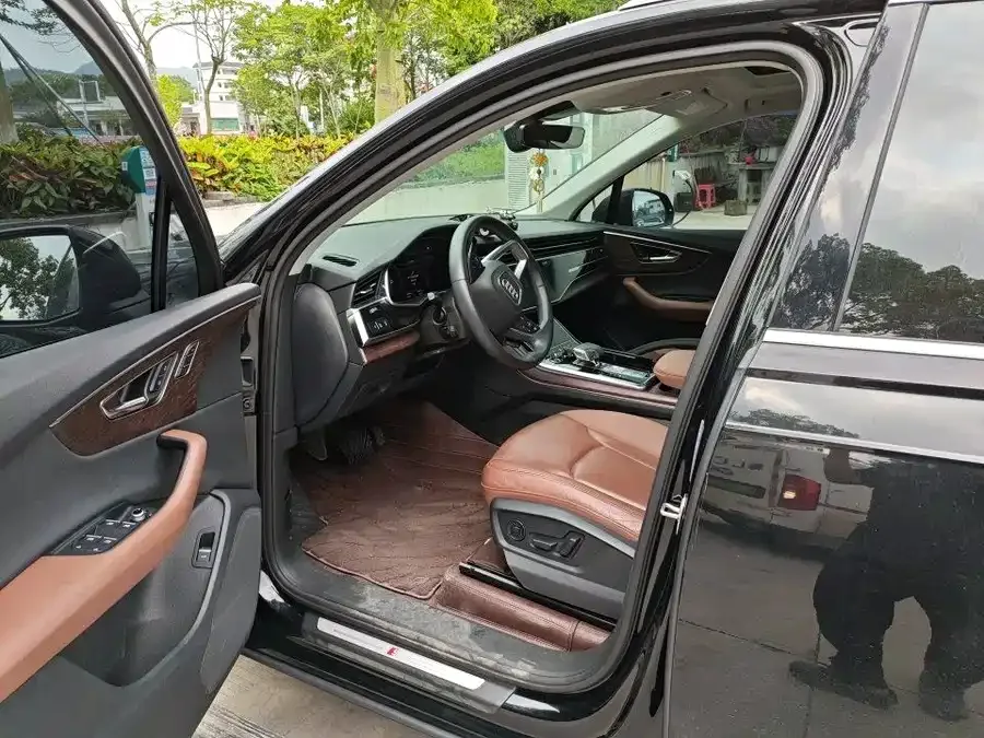 Audi Q7 2021 45 TFSI quattro S line sports model 2022 — миниатюра 2