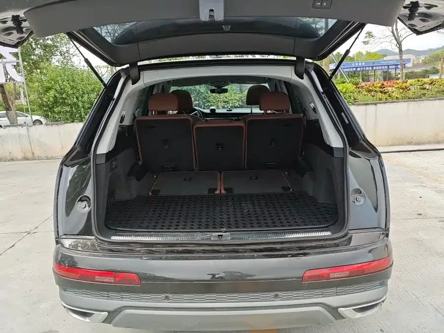 Audi Q7 2021 45 TFSI quattro S line sports model 2022 — миниатюра 5