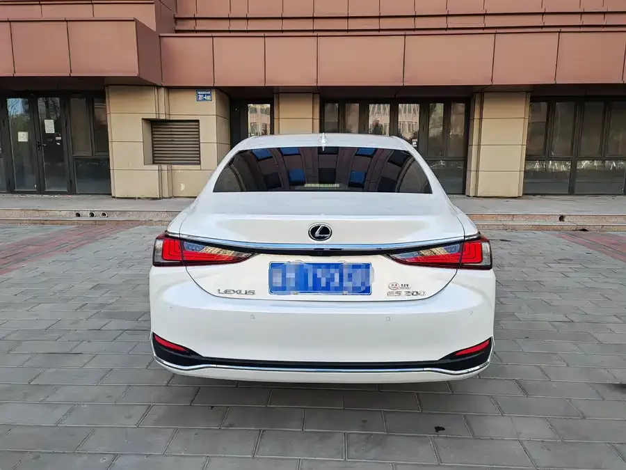Lexus ES 2022 200 Excellence Edition 2022 — миниатюра 5