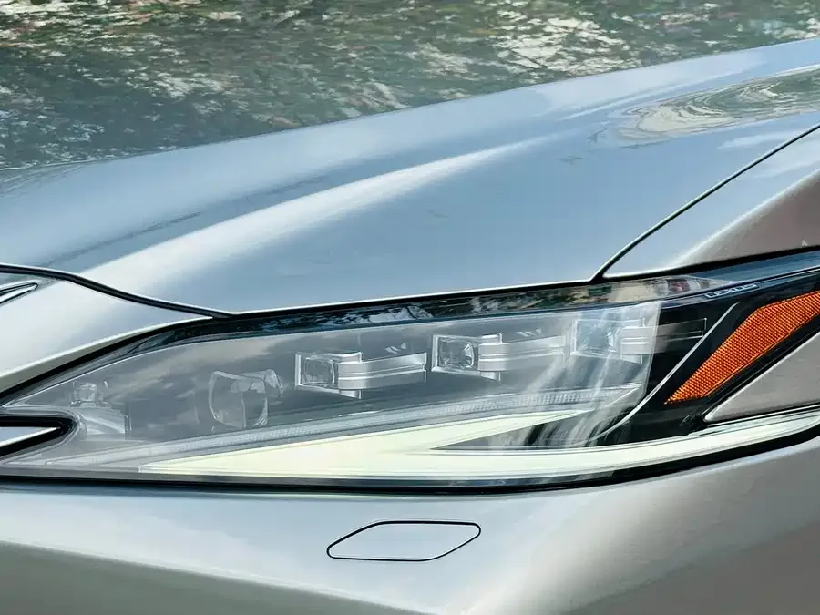 Lexus ES 2021 300h Premium Edition 2022 — миниатюра 3