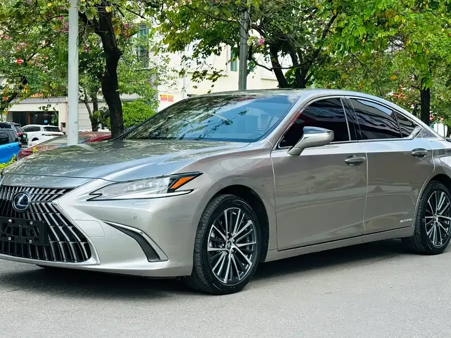 Lexus ES 2022
