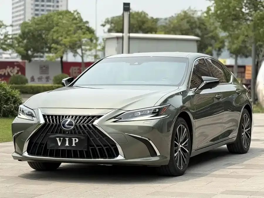 Lexus ES 2022