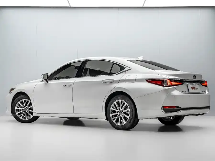 Lexus ES 2023 200 Excellence Edition 2023 — миниатюра 2