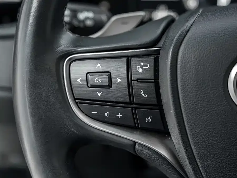 Lexus ES 2023 200 Excellence Edition 2023 — миниатюра 3