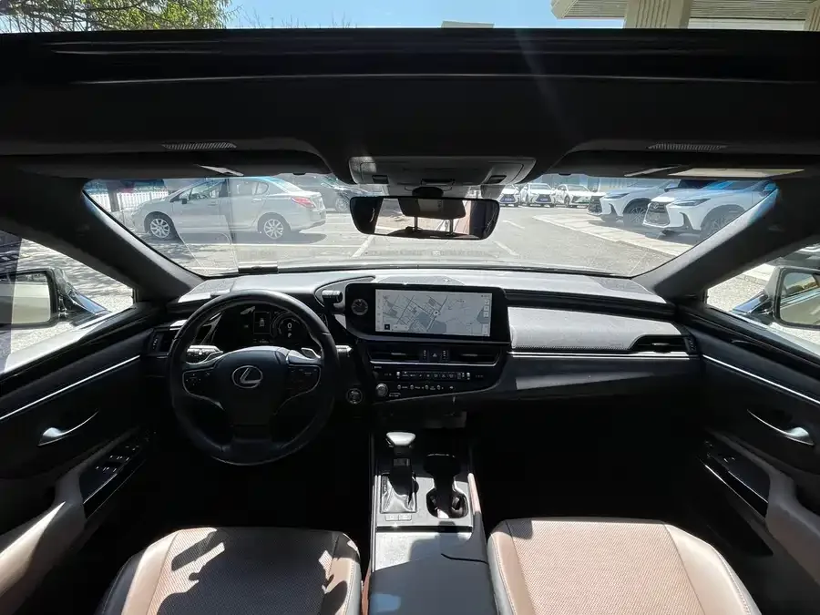 Lexus ES 2022 300h Excellence Edition 2023 — миниатюра 3