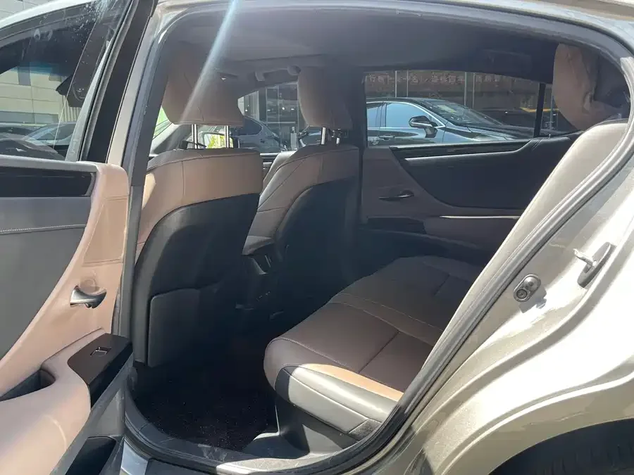 Lexus ES 2022 300h Excellence Edition 2023 — миниатюра 5