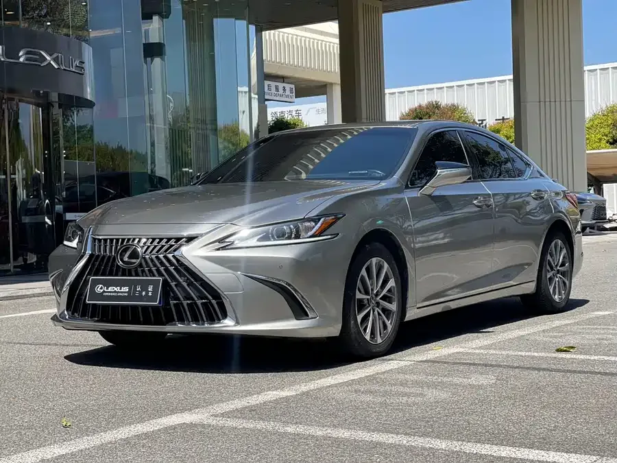 Lexus ES 2023