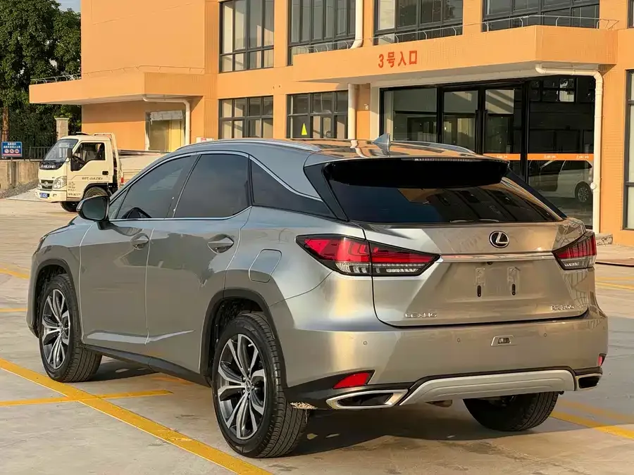 Lexus RX 2020 facelift 300 four-wheel drive elegant version 2022 — миниатюра 3