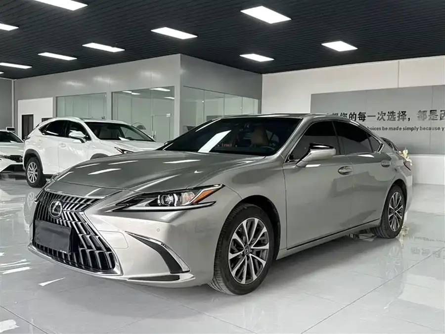 Lexus ES 2023