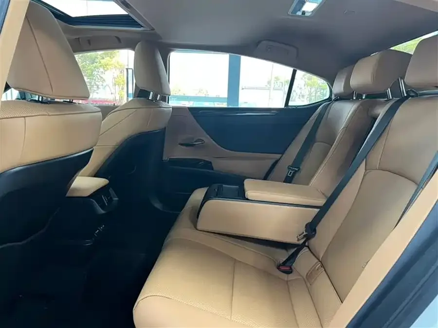 Lexus ES 2022 300h Excellence Edition 2023 — миниатюра 2