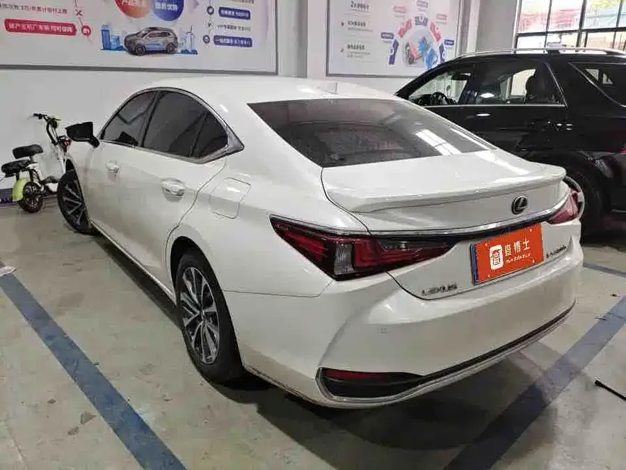 Lexus ES 2022 300h Excellence Edition 2023 — миниатюра 2