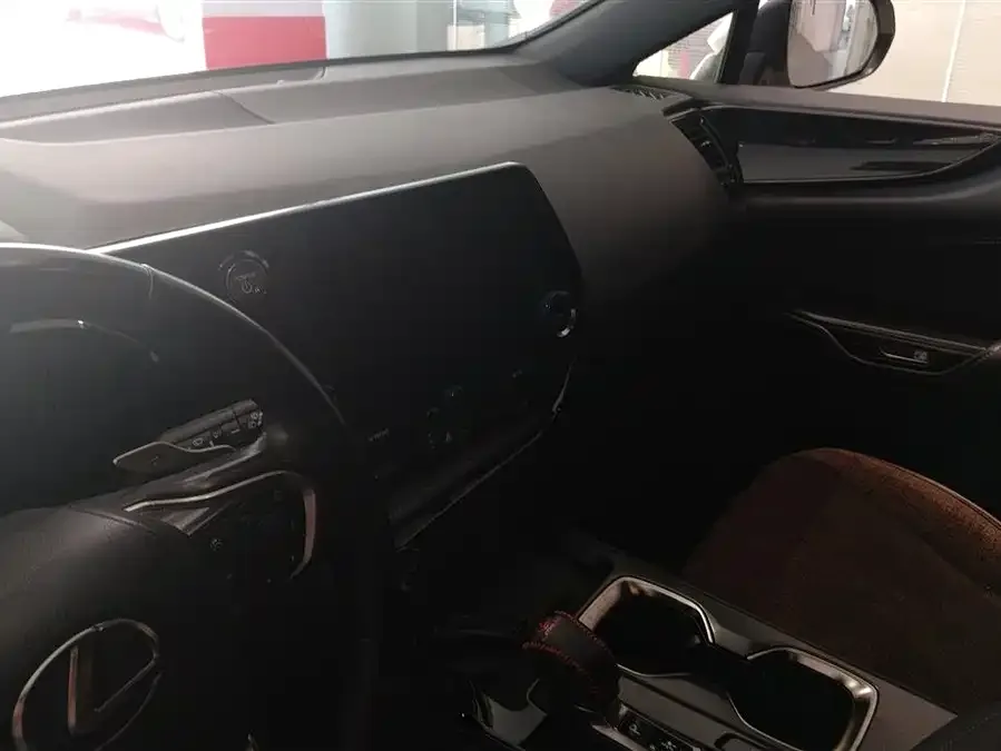 Lexus NX 2022 350h front-wheel drive Chuangchi version 2023 — миниатюра 4