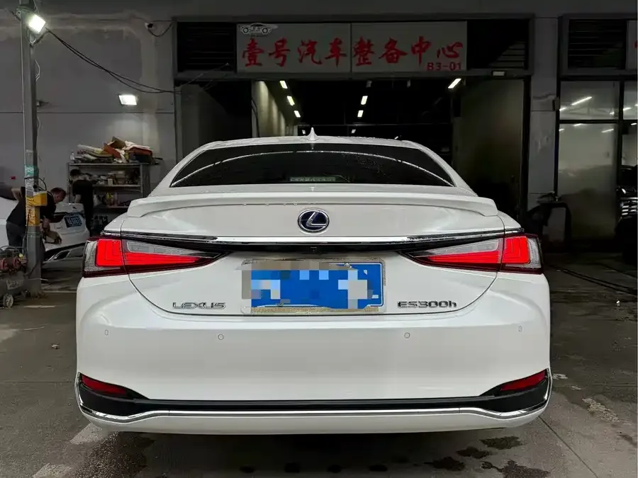 Lexus ES 2021 300h Excellence Edition 2022 — миниатюра 2