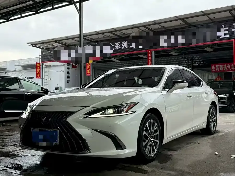 Lexus ES 2022