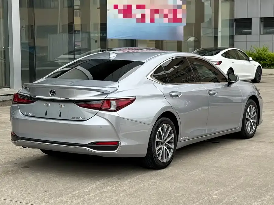 Lexus ES 2021 300h Excellence Edition 2022 — миниатюра 3
