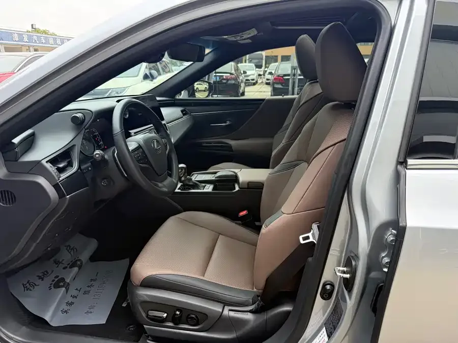 Lexus ES 2021 300h Excellence Edition 2022 — миниатюра 4