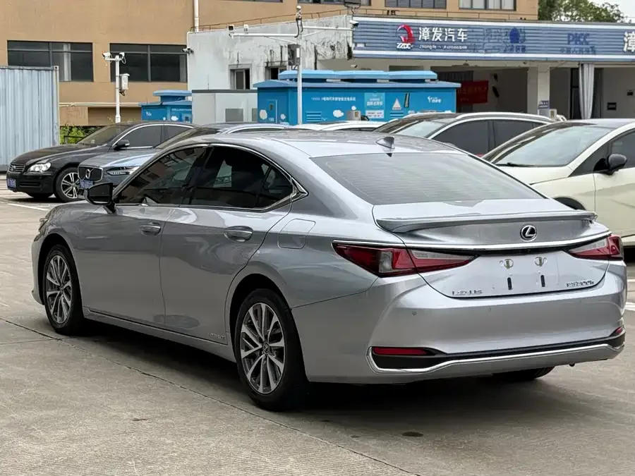 Lexus ES 2021 300h Excellence Edition 2022 — миниатюра 5