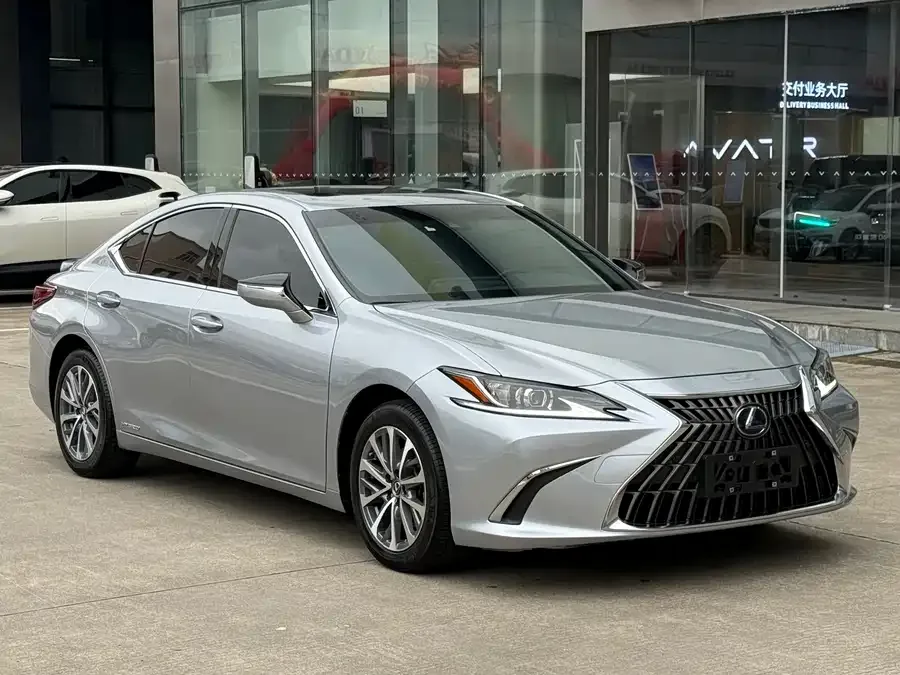 Lexus ES 2022