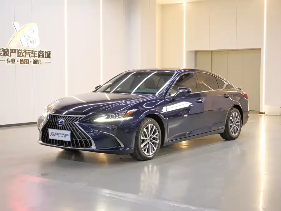 Lexus ES 2022