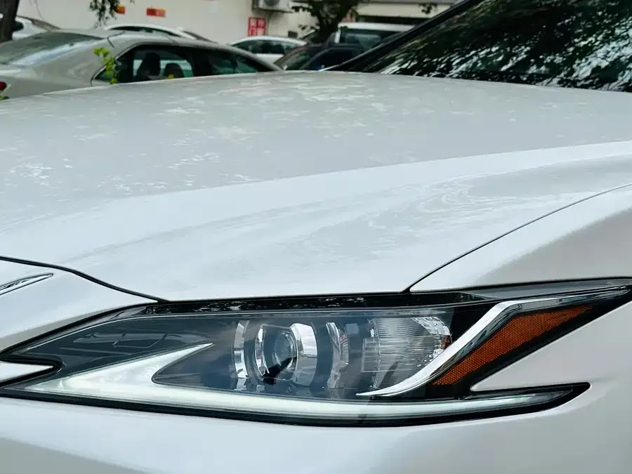 Lexus ES 2022 300h Excellence Edition 2023 — миниатюра 3