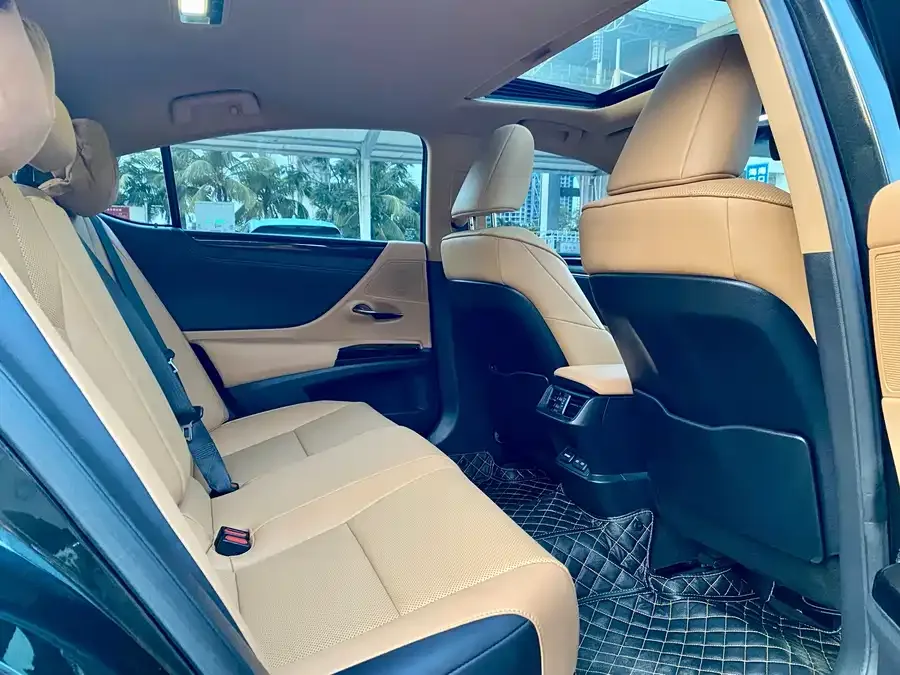 Lexus ES 2023 260 Excellence Edition 2023 — миниатюра 3