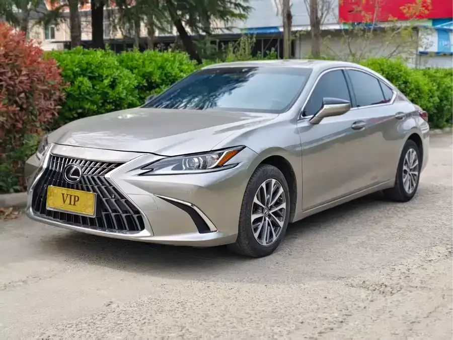 Lexus ES 2023