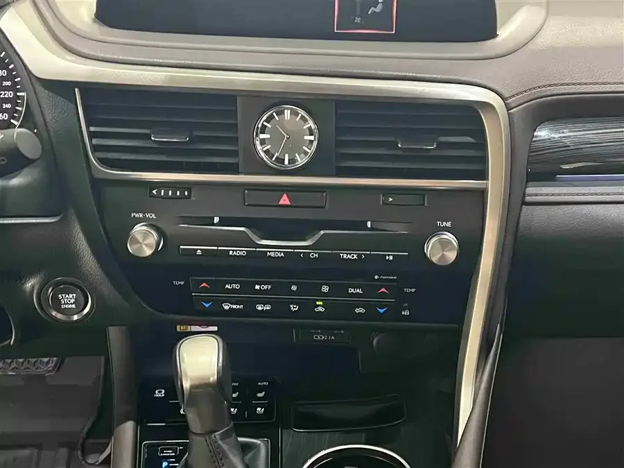 Lexus RX 2020 facelift 300 four-wheel drive elegant version 2022 — миниатюра 5
