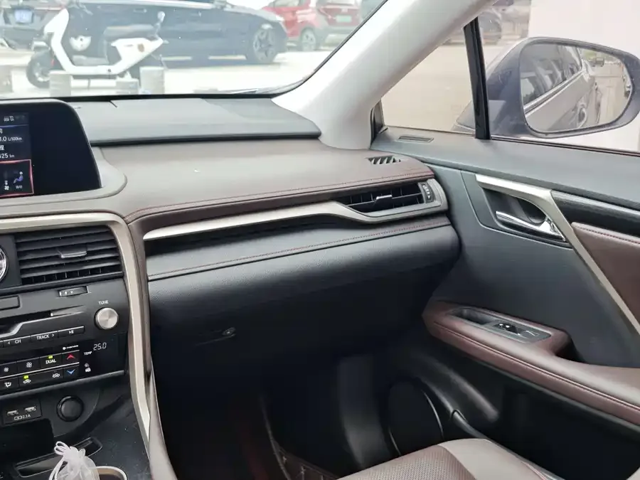 Lexus RX 2020 facelift 300 four-wheel drive elegant version 2022 — миниатюра 4